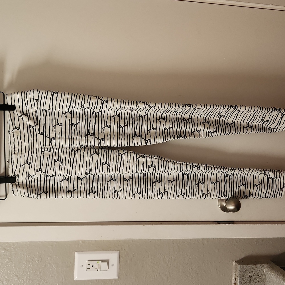 Lularoe leggings one size Skeleton Jack.